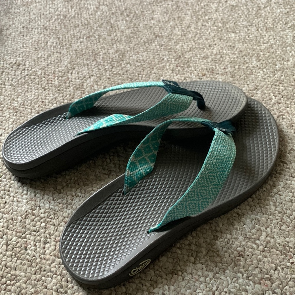 chaco flip flops